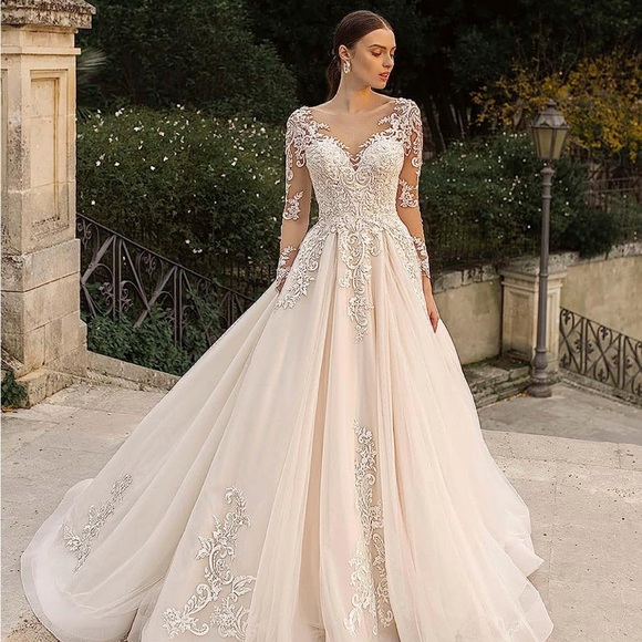 Champagne lace wedding dress - Picture 2 of 12